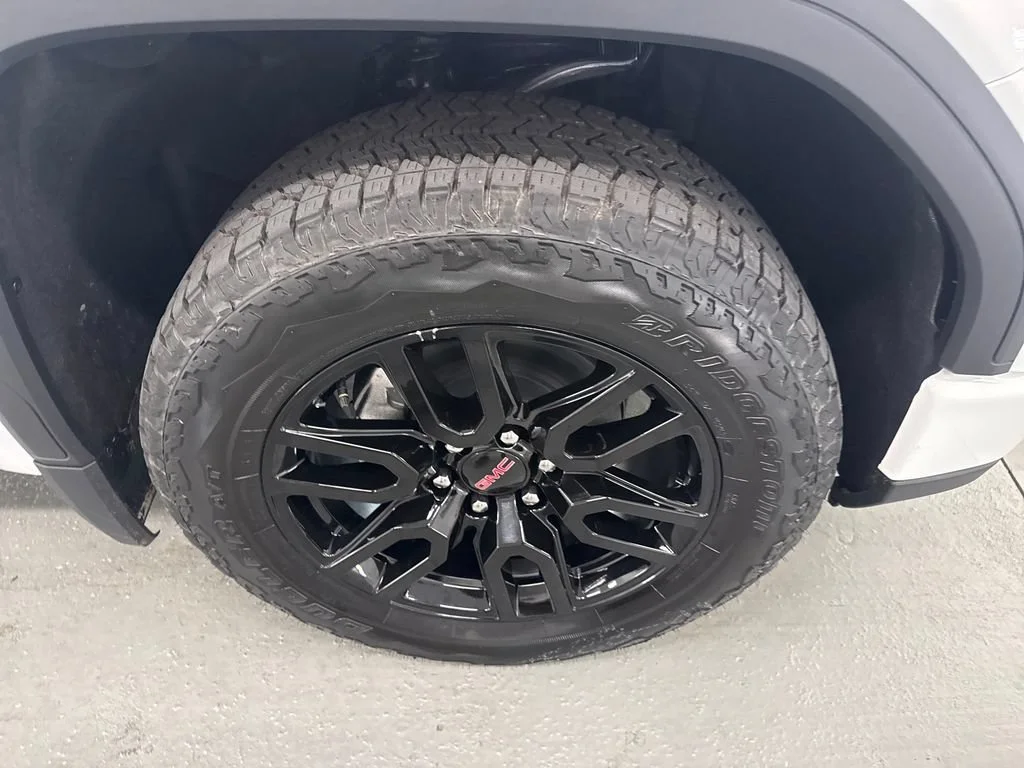New 2026 Summit White GMC Elevation image 4