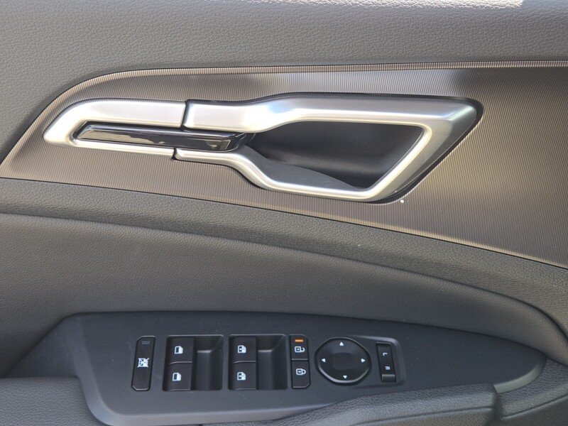 New 2027 Ebony Black Kia EX image 9