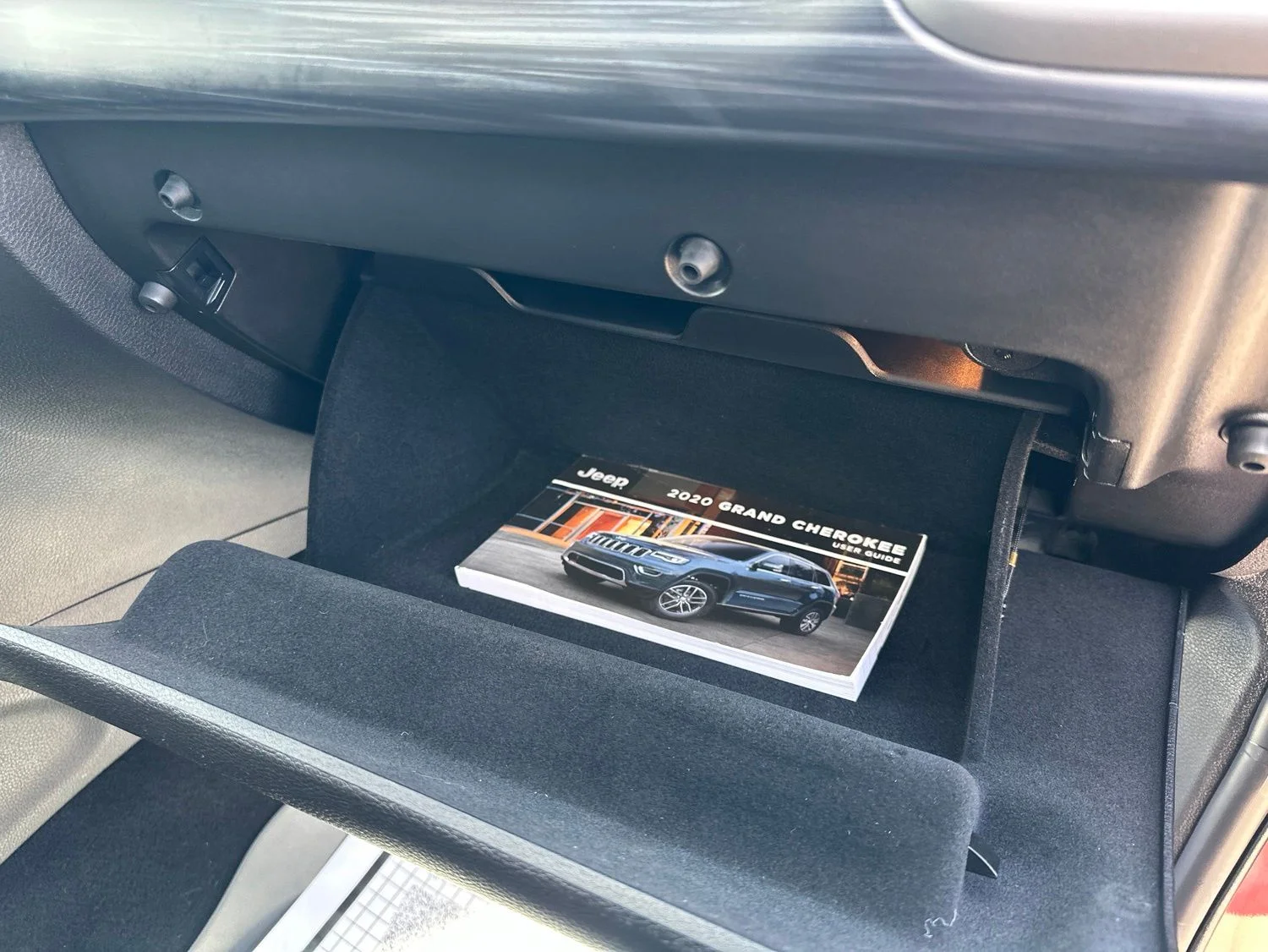 Used 2020 Red Jeep Altitude image 35