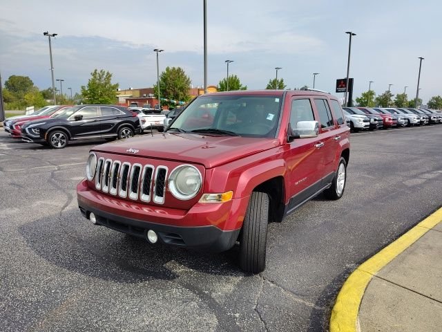 Used 2014 Red Jeep Latitude image 3