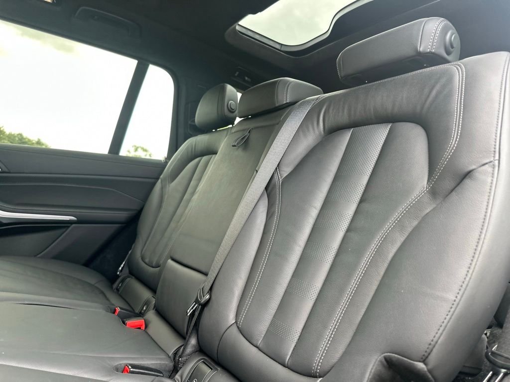 Used 2022 Phytonic Blue Metallic BMW xDrive40i image 20