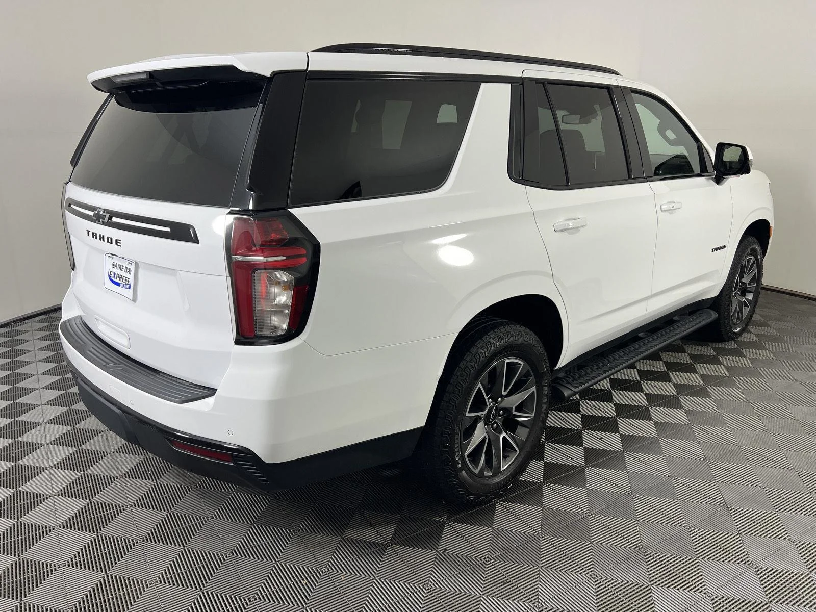 Used 2024 Summit White Chevrolet Z71 image 29