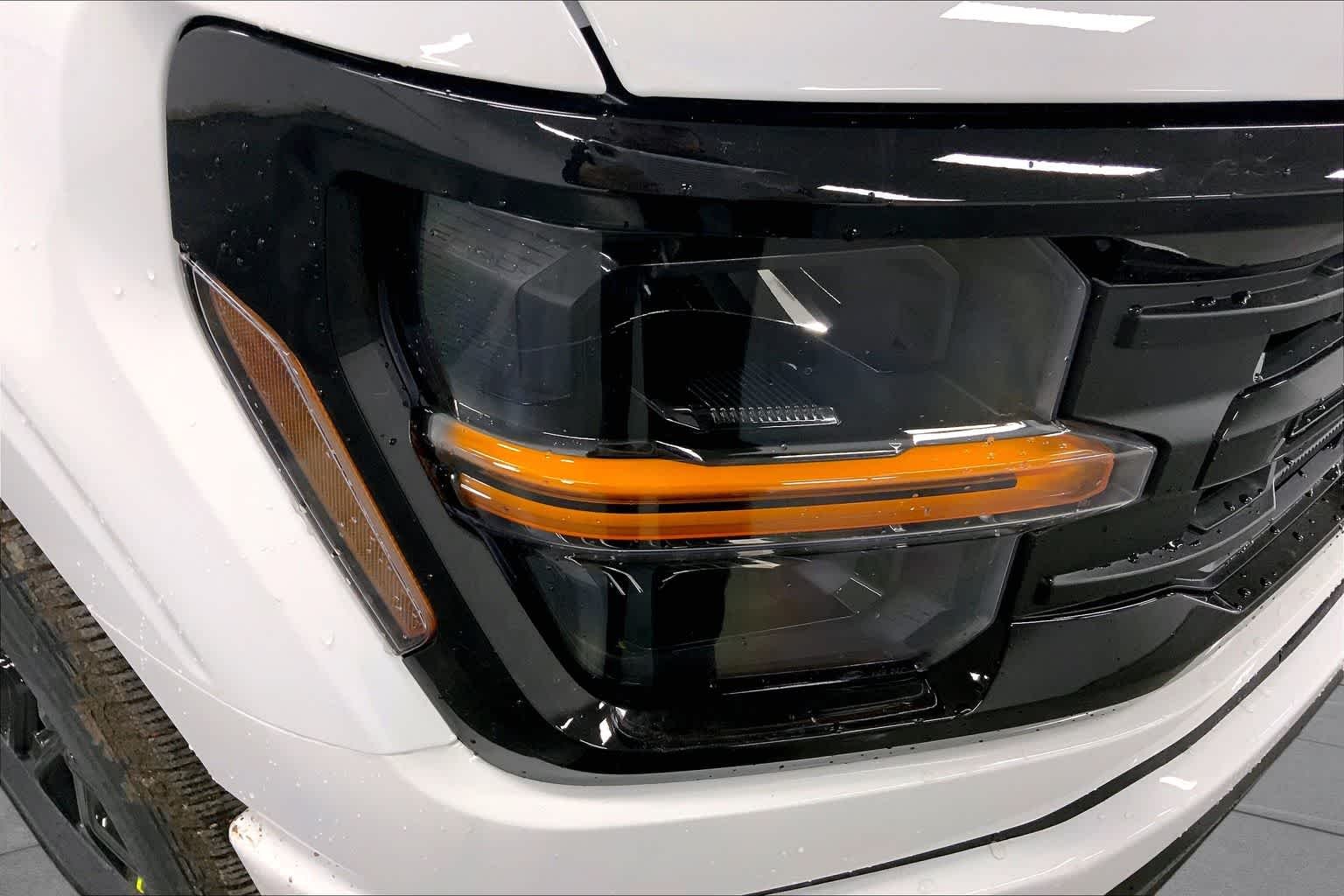 New 2026 Oxford White Ford XLT image 13
