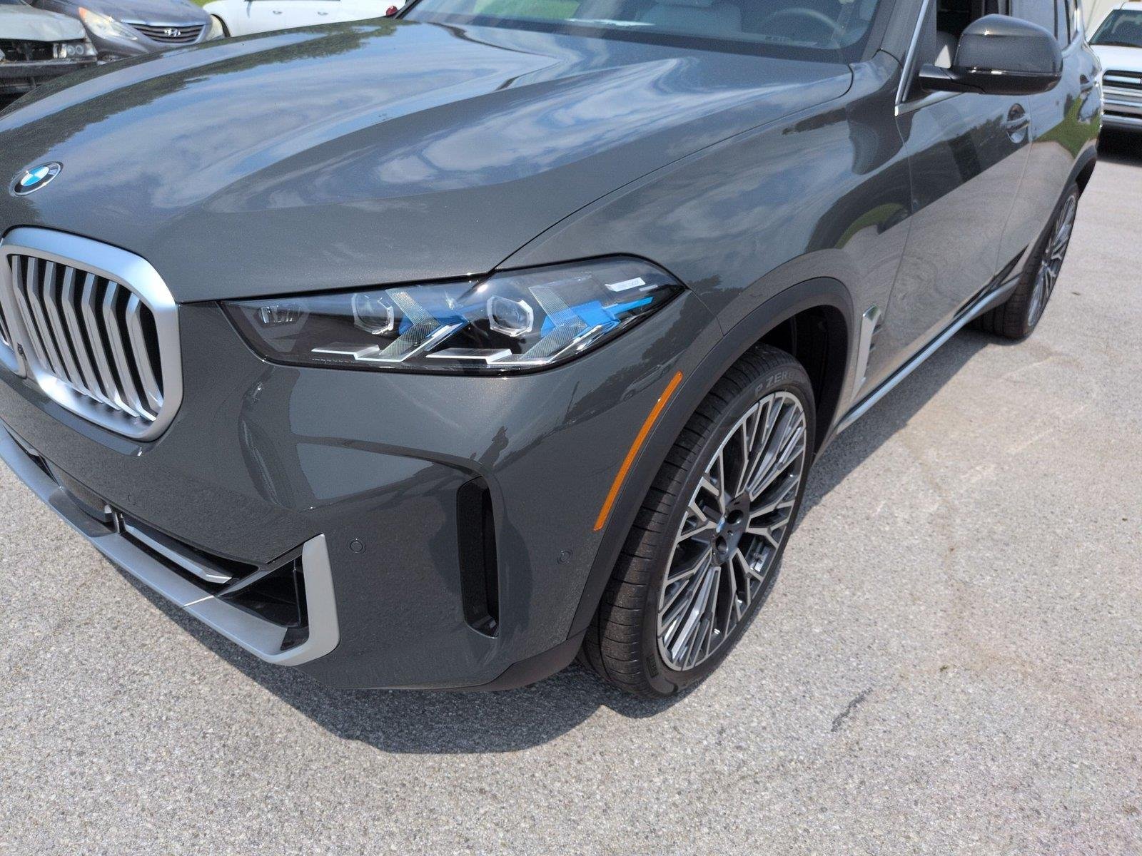New 2026 Dravit Grey Metallic BMW xDrive40i image 9