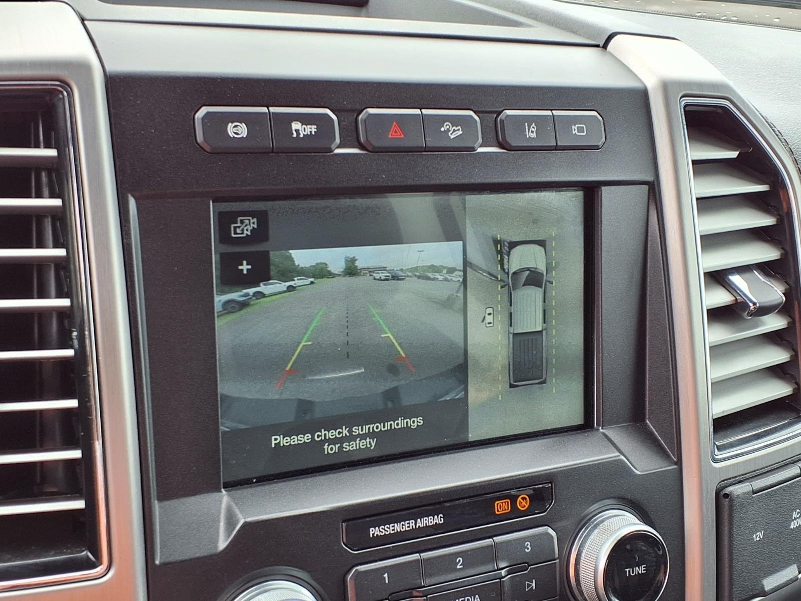 Used 2019  FORD  image 4