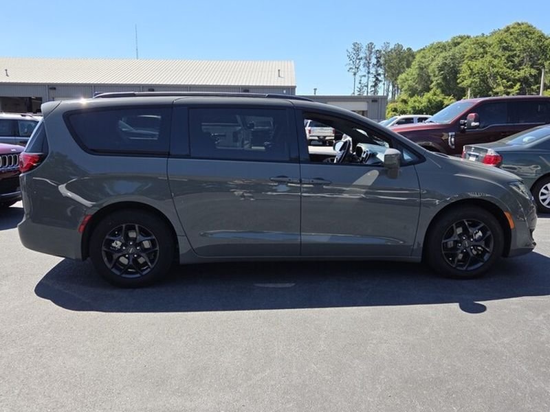 Used 2020 Ceramic Gray Clearcoat Chrysler Touring L Plus image 16