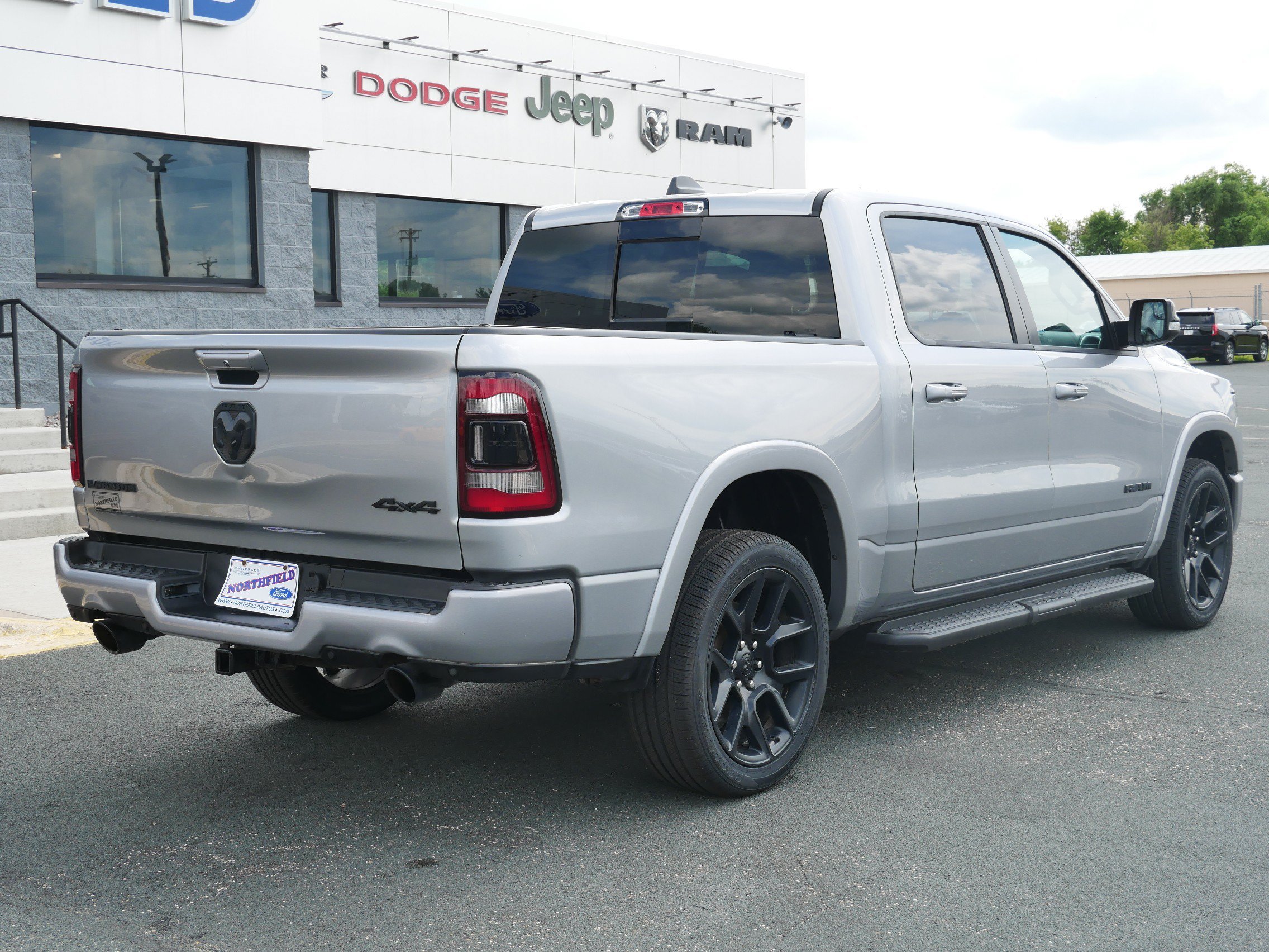 Used 2021 Billet Silver Clearcoat Metallic Ram Laramie image 8