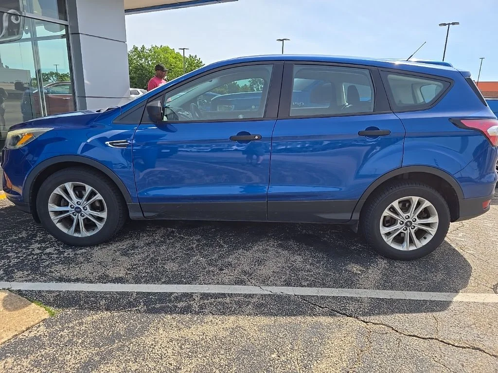 Used 2017 Blue Ford S image 4