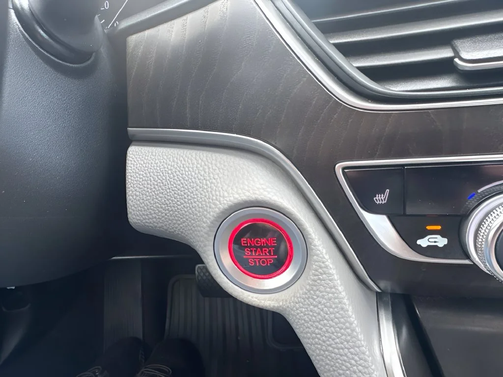 Used 2019 Silver Honda EX-L image 17