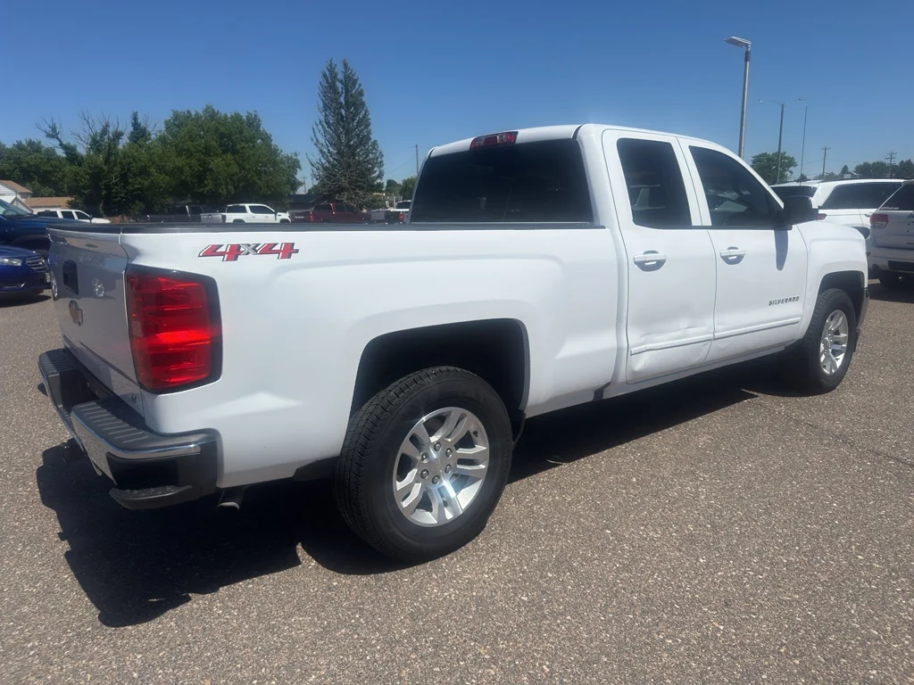 Used 2018 SUMMIT WHITE Chevrolet LT image 6