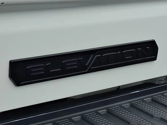 Used 2023 White GMC Elevation image 31