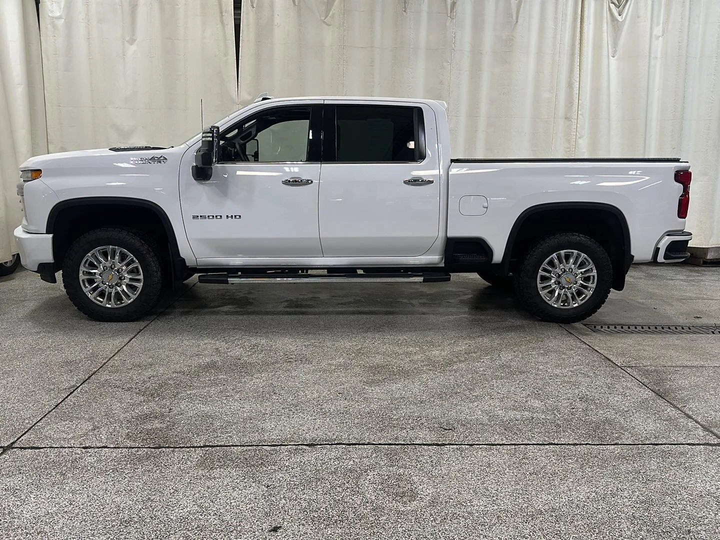 Used 2023 Chevrolet Silverado 2500HD High Country with VIN 2GC4YREY3P1705368 for sale in Waconia, Minnesota