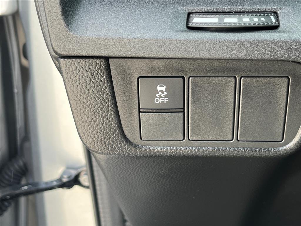 Used 2025 Solar Silver Metallic Sa Honda Sport image 19