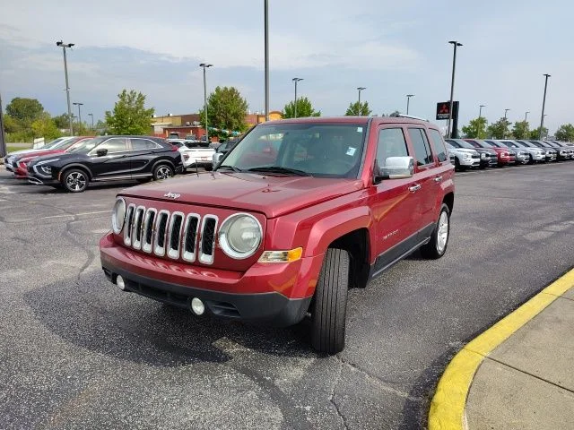 Used 2014 Red Jeep Latitude image 3
