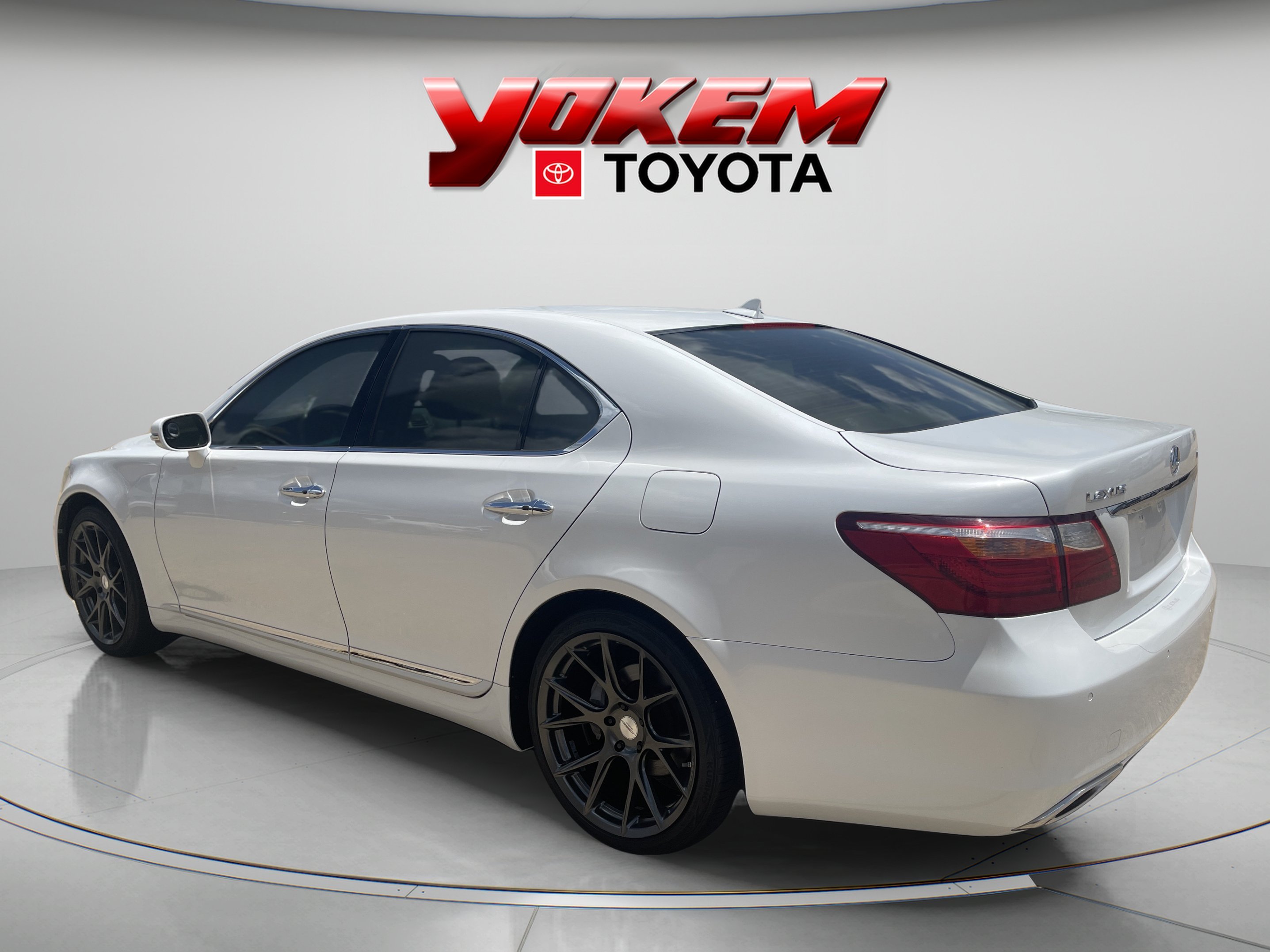 Used 2012 Starfire Pearl Lexus 4DR SDN RWD image 3