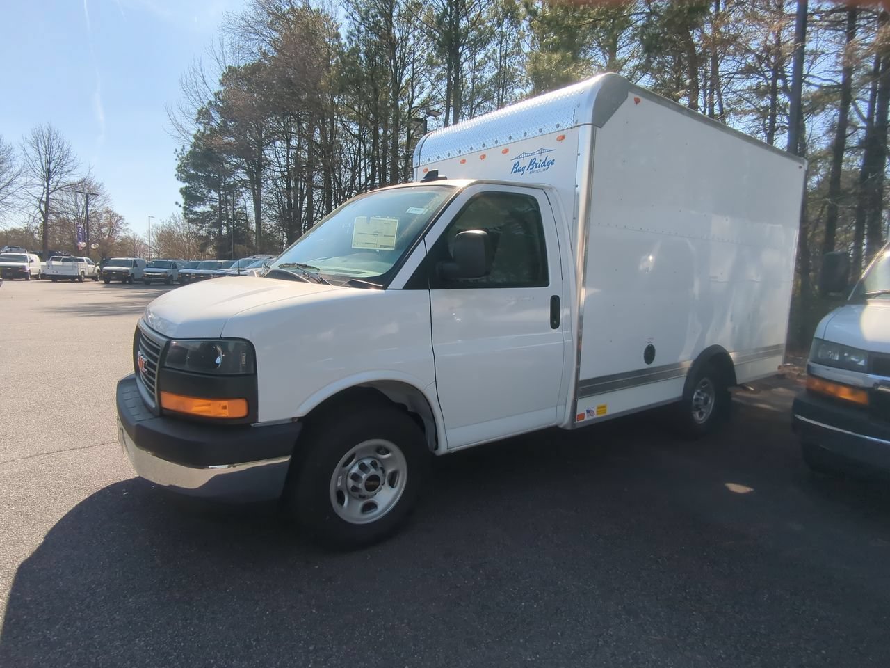 New 2025 Summit White GMC 1WT image 4