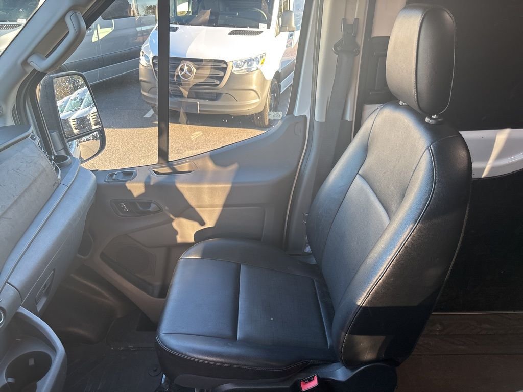 Used 2023 Oxford White Ford Base image 31