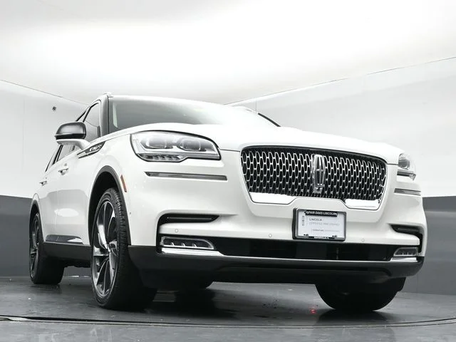 Used 2024 White Lincoln Reserve image 40