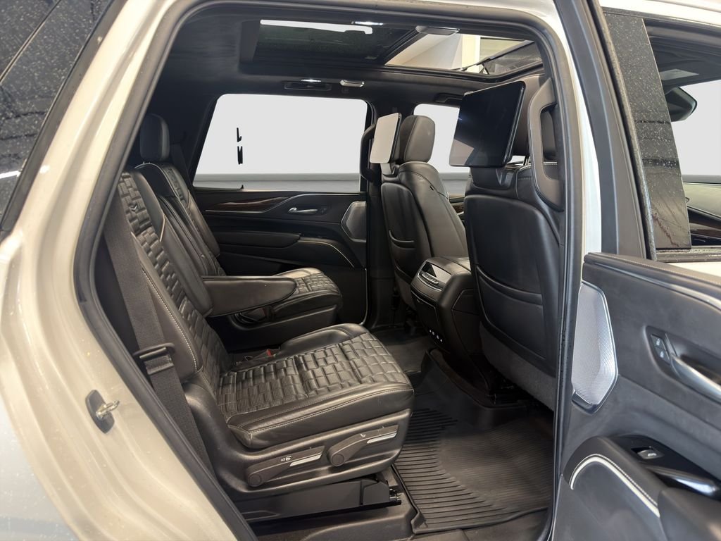 Used 2022 White Cadillac Sport Platinum image 19
