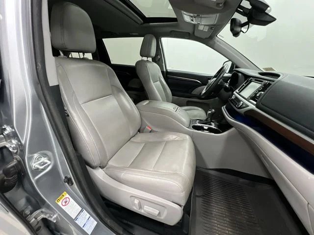 Used 2016 Silver Toyota Limited image 30