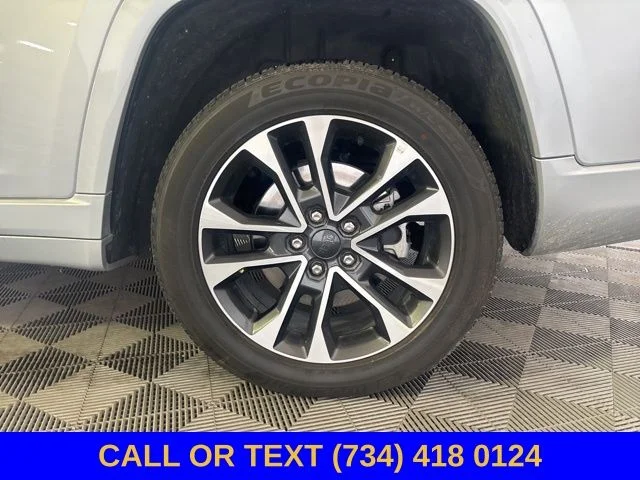 Used 2023 Silver Jeep Overland image 54