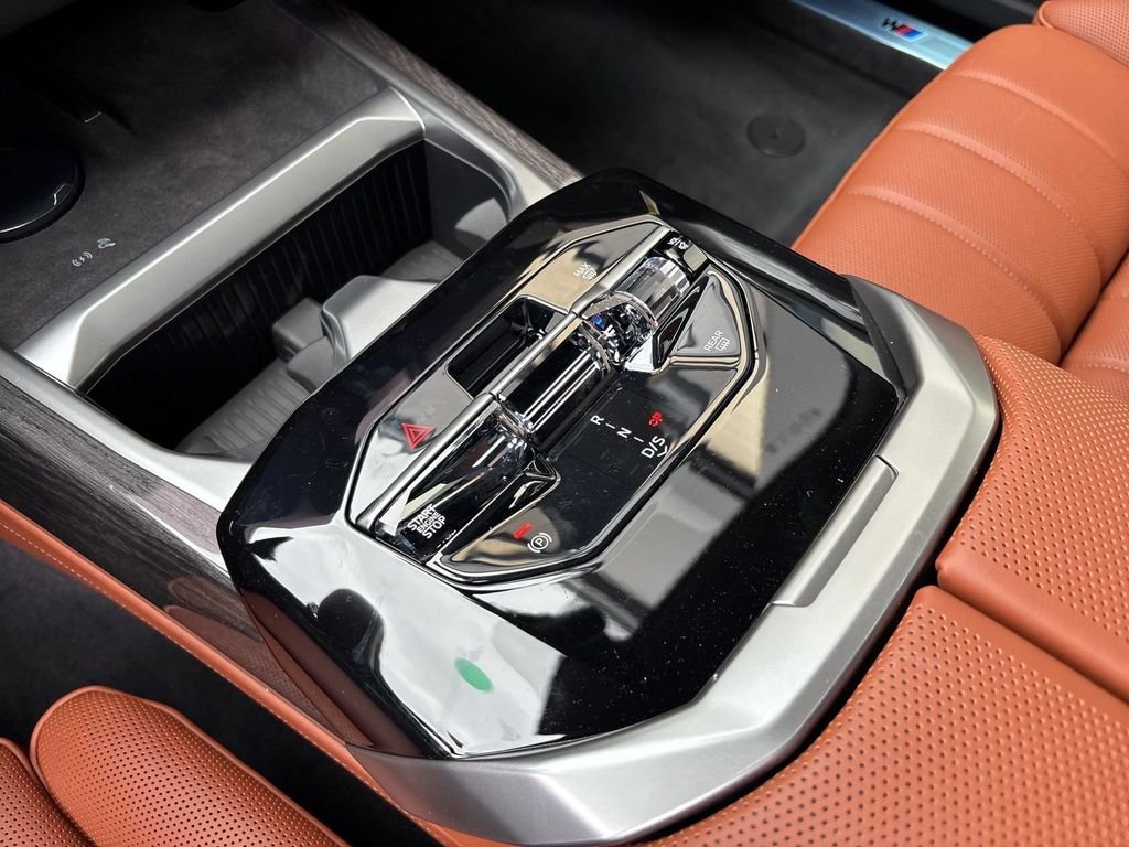 New 2027 Mineral White Metallic BMW  image 19