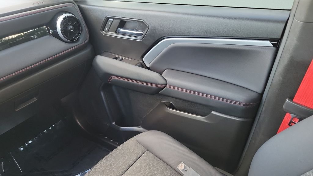 Used 2023 Gray Chevrolet Z71 image 13