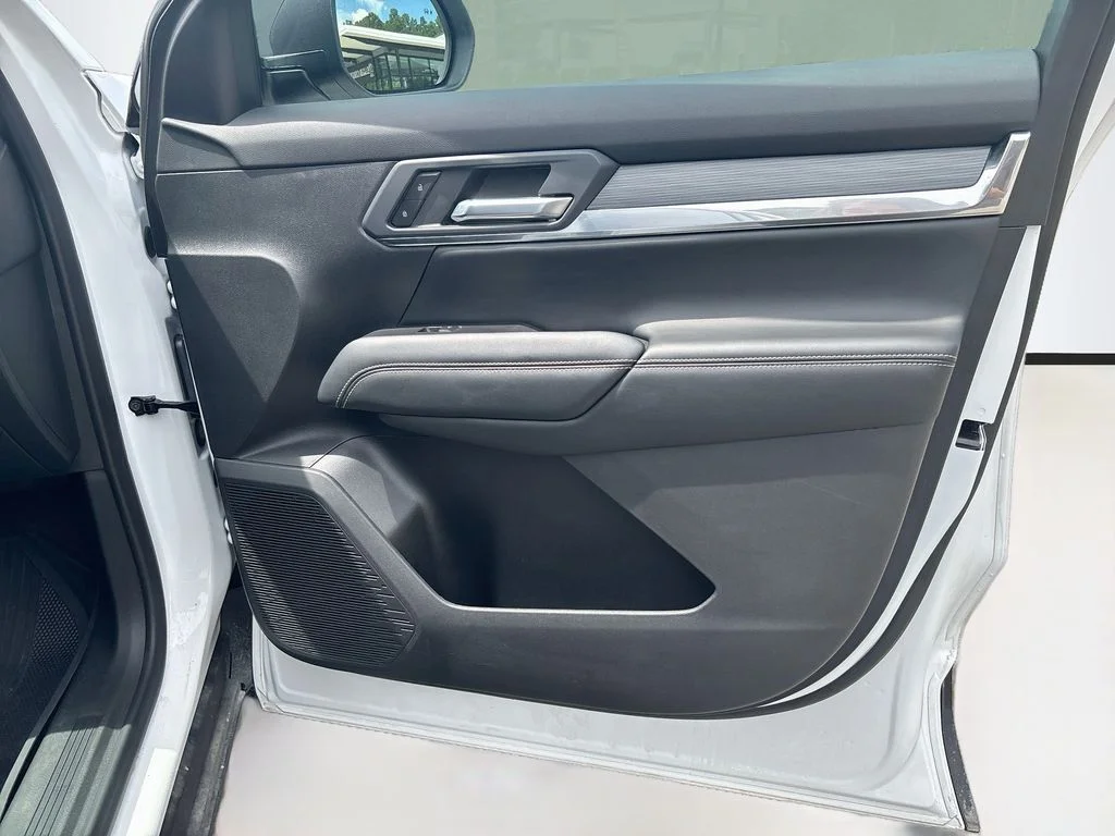 Used 2026 White GMC Elevation image 24