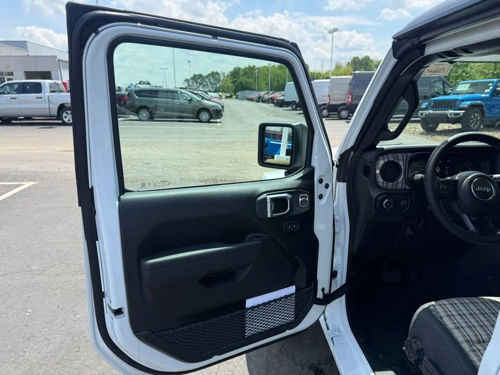 New 2026 Bright White Clear-Coat Exterior Paint Jeep 85th Anniversary Edition image 13