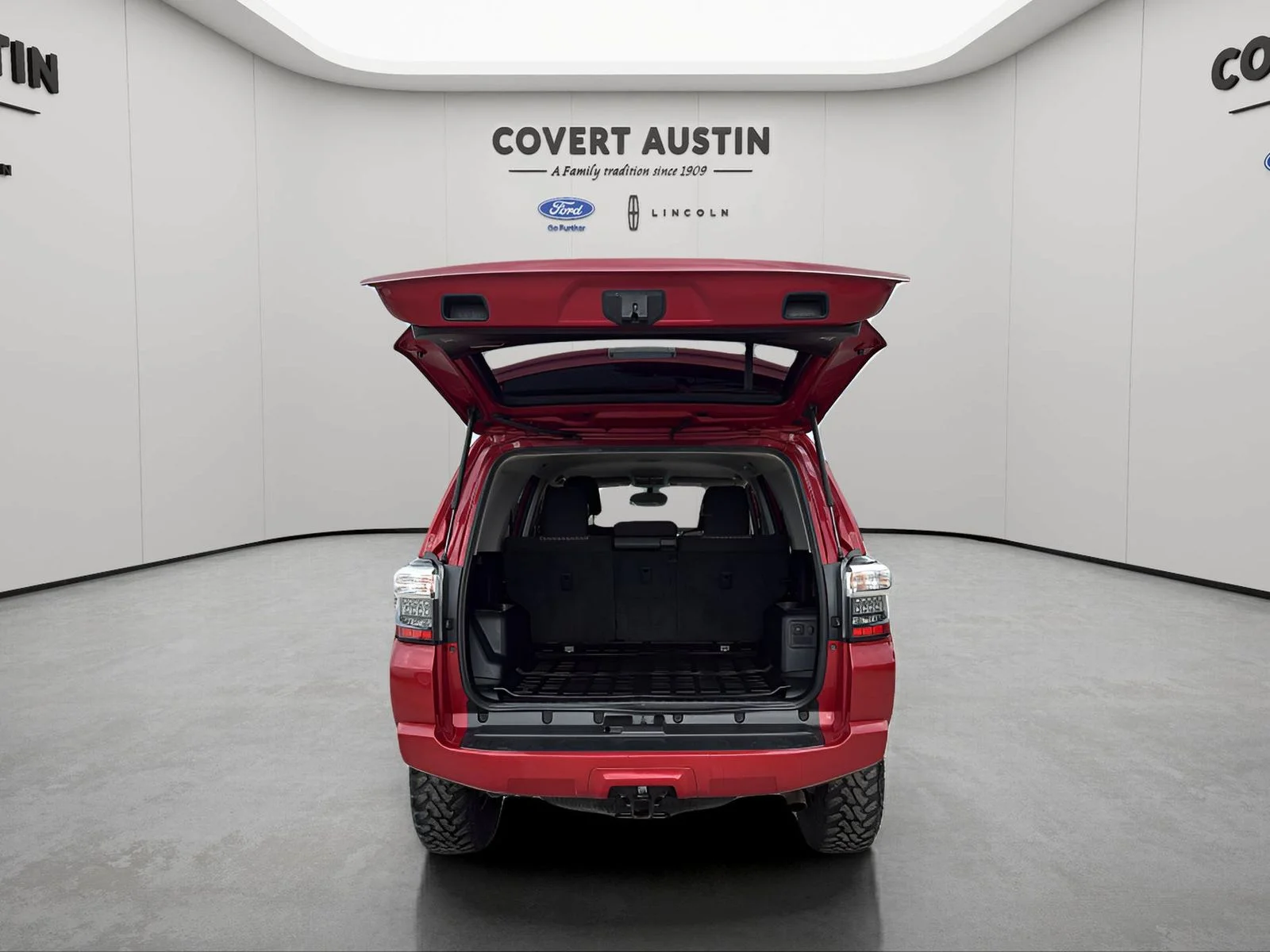 Used 2016 Red Toyota SR5 image 8