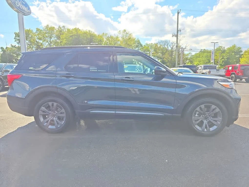 Used 2023 Stone Blue Metallic Ford XLT image 5