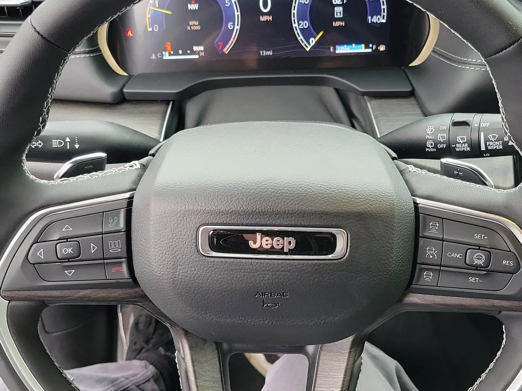 New 2026 Bright White Clear-Coat Exterior Paint Jeep Altitude image 4