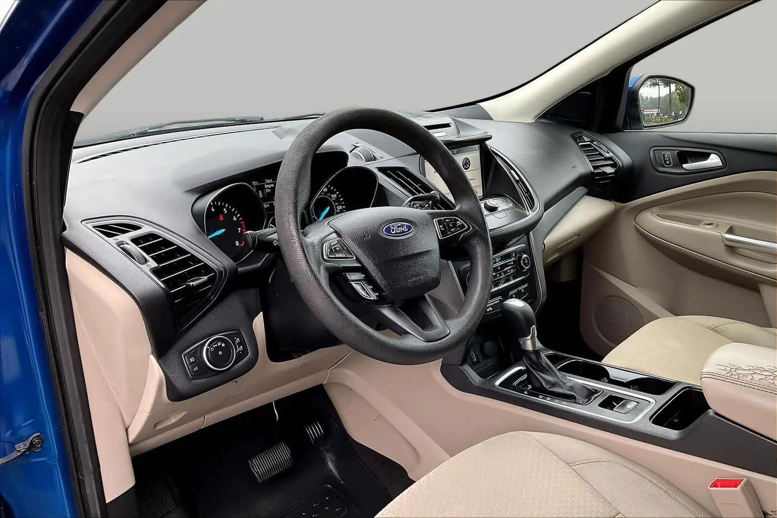 Used 2017 Lightning Blue Metallic Ford SE image 17