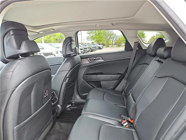 Used 2025 Glacial White Pearl KIA EX Front-Wheel Drive image 12