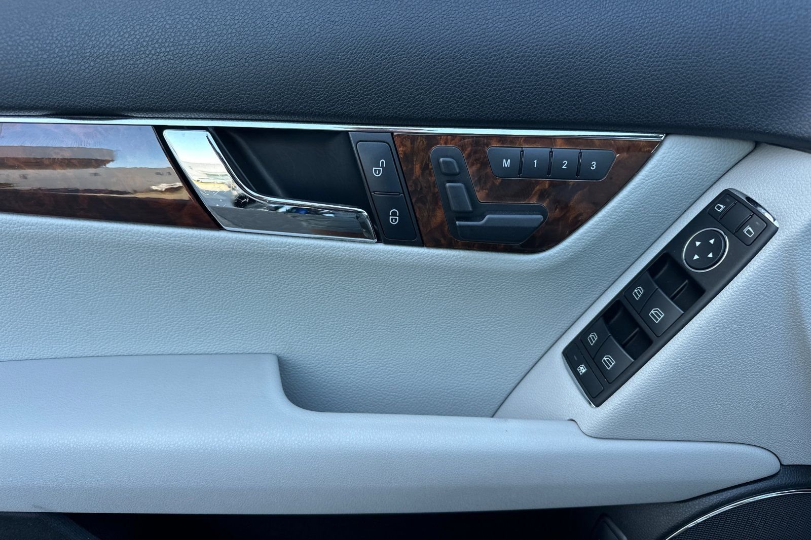 Used 2009 Silver Mercedes-Benz C 300 image 11
