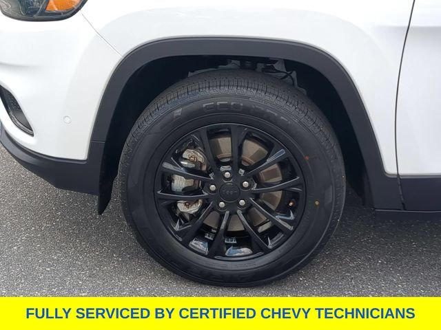 Used 2023 White Jeep Altitude image 18