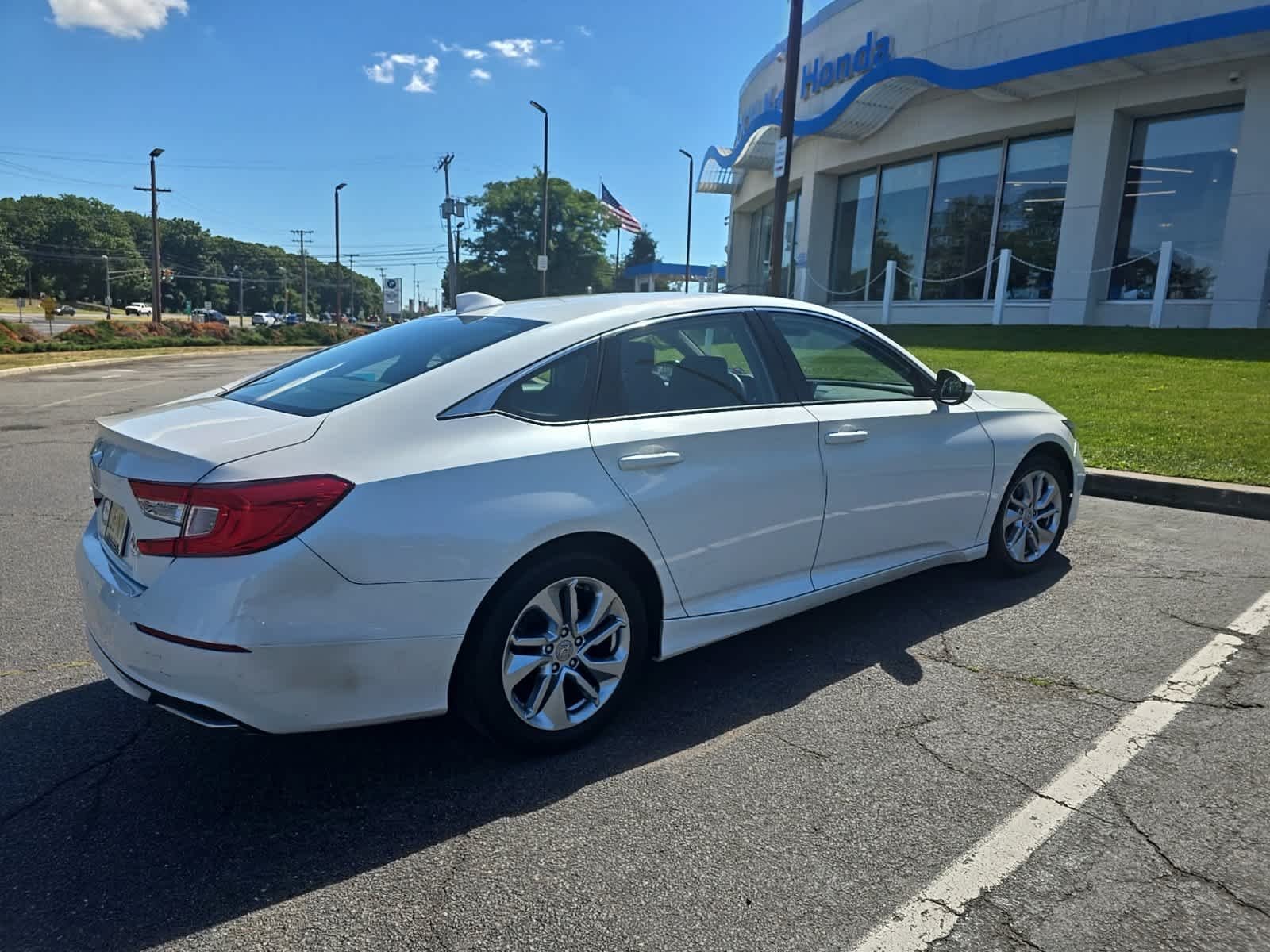Used 2018 White Honda LX 1.5T image 5