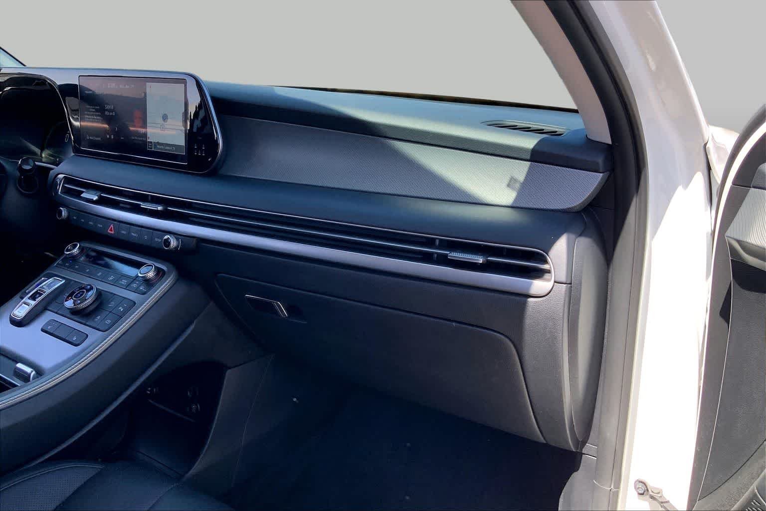 Used 2025 Hyper White Hyundai SEL image 19