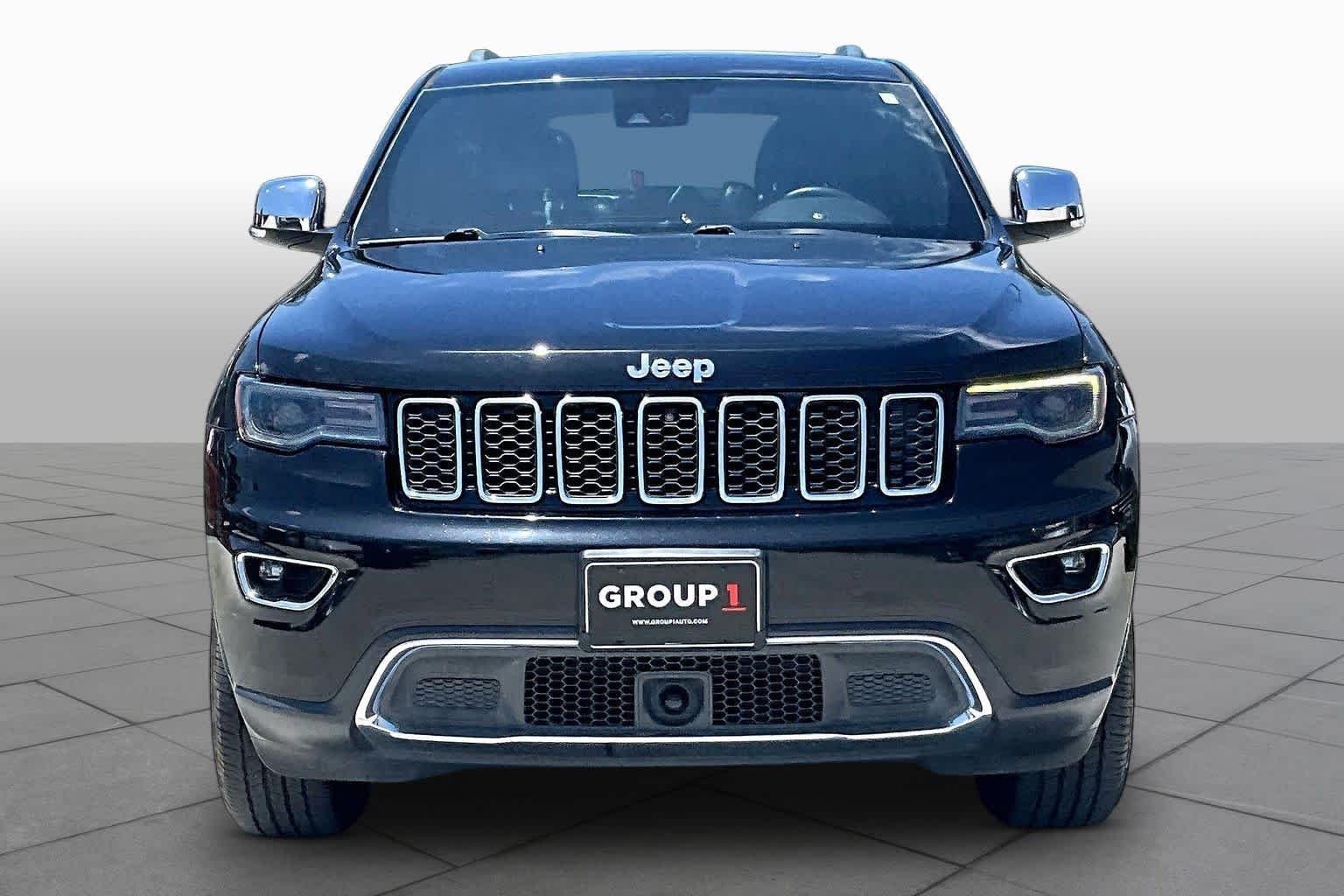 Used 2017 Diamond Black Crystal Pearlcoat Jeep Limited image 4