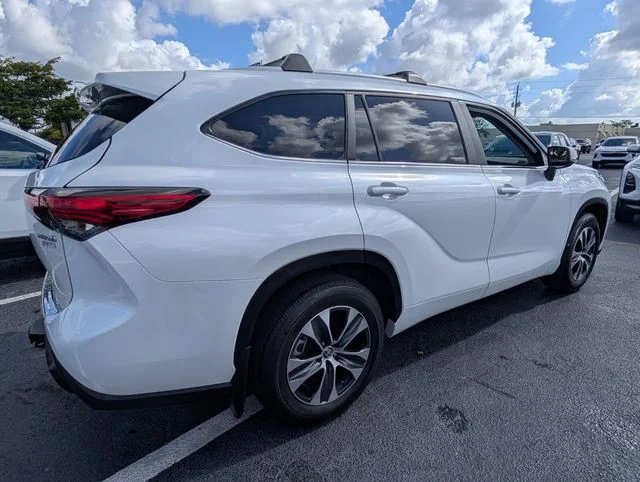 Used 2023 Beige Toyota XLE image 15