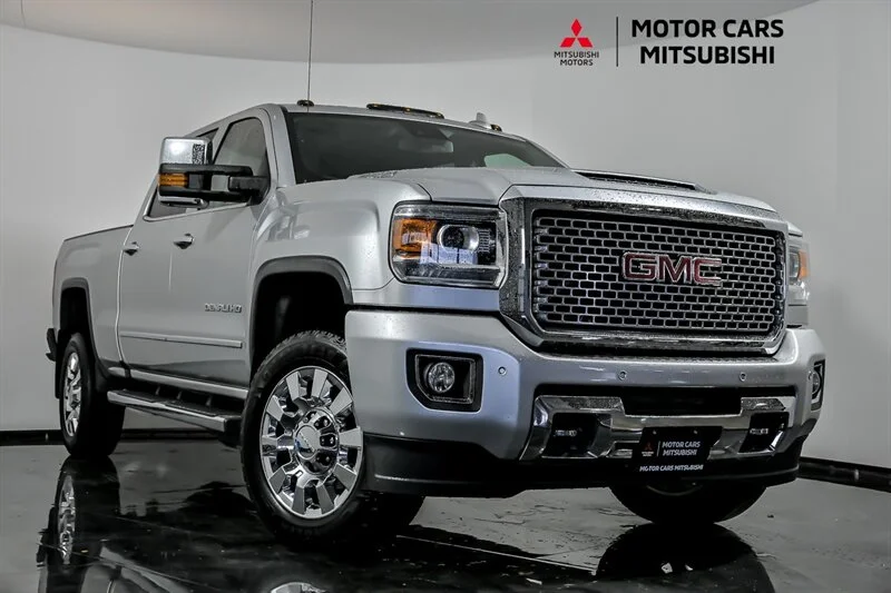 2017 GMC Sierra 4WD Crew Cab Standard Box Denali's photo