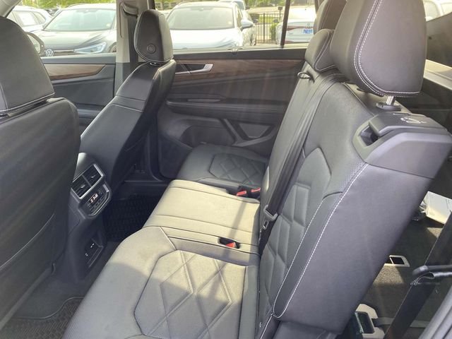 2025 Volkswagen Atlas SE w/Tech - Photo 11