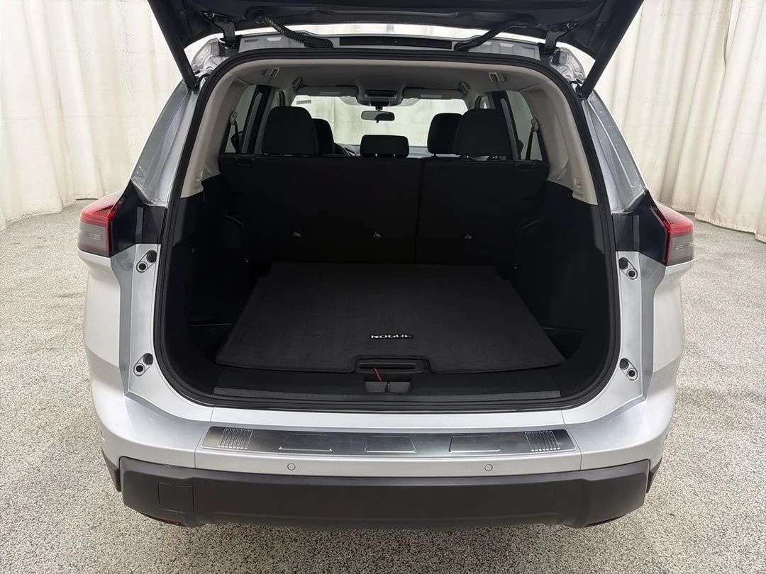 2025 Nissan Rogue SV - Photo 16