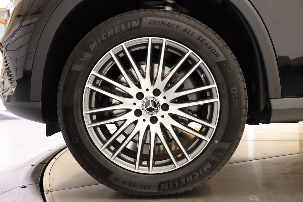 Used 2026 Black Mercedes-Benz GLC 300 image 9