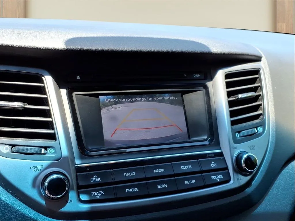 Used 2017 Gray Hyundai SE image 5