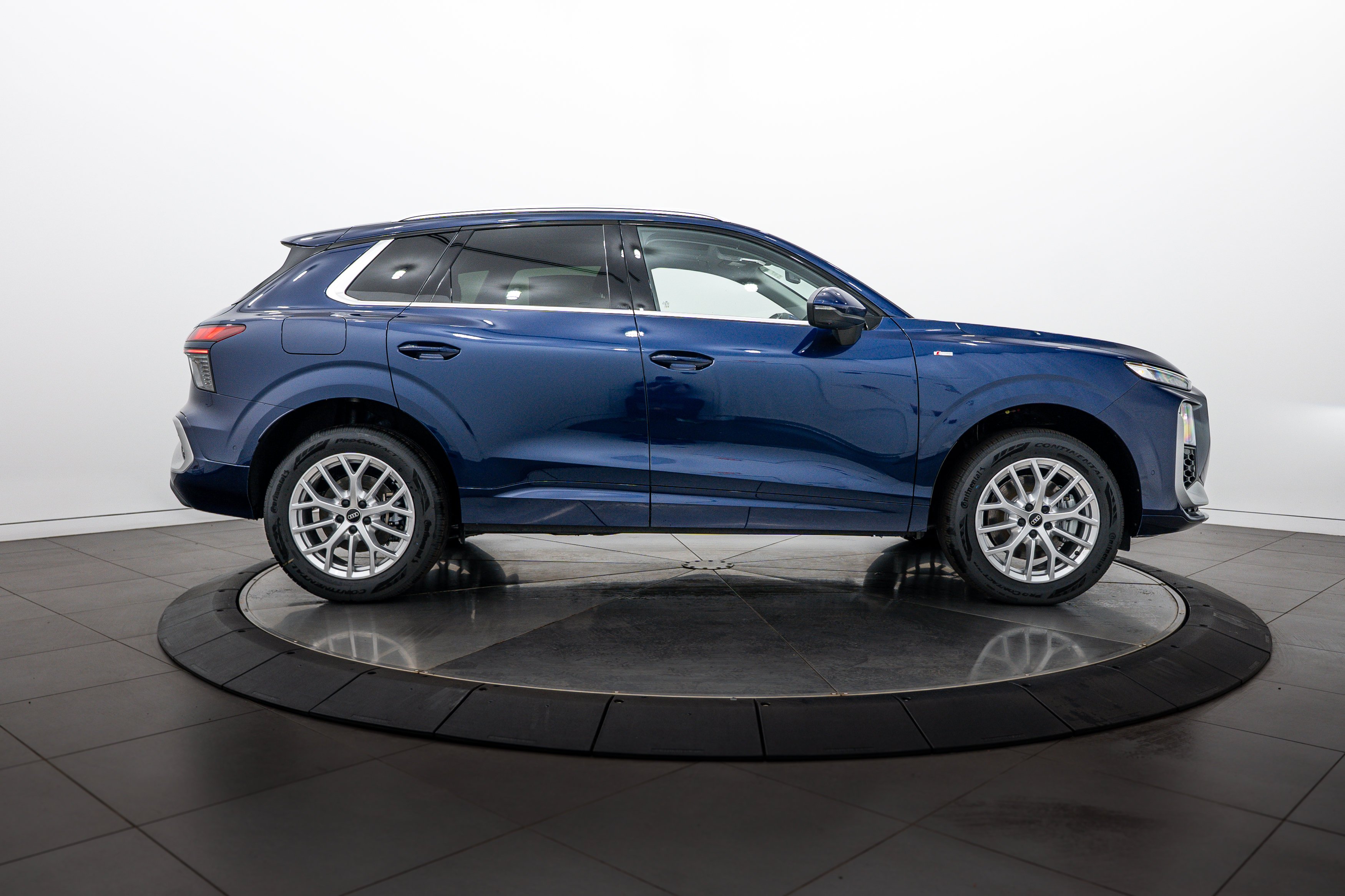 New 2026 Blue Audi S line image 3