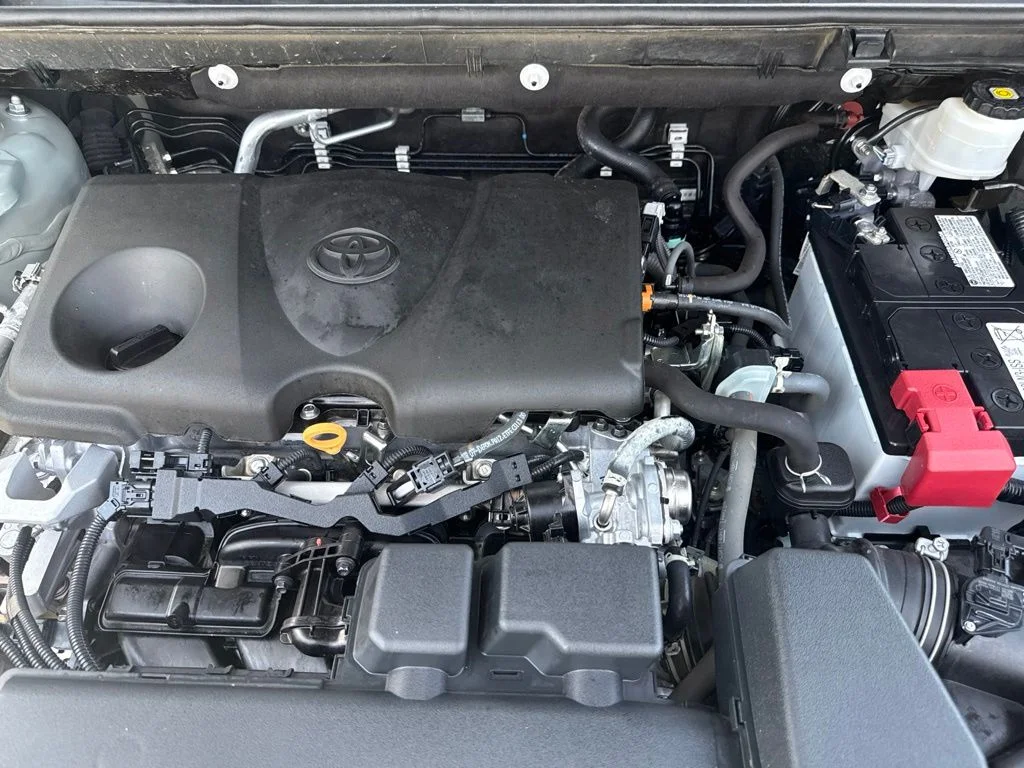Used 2023  Toyota XLE Premium image 26
