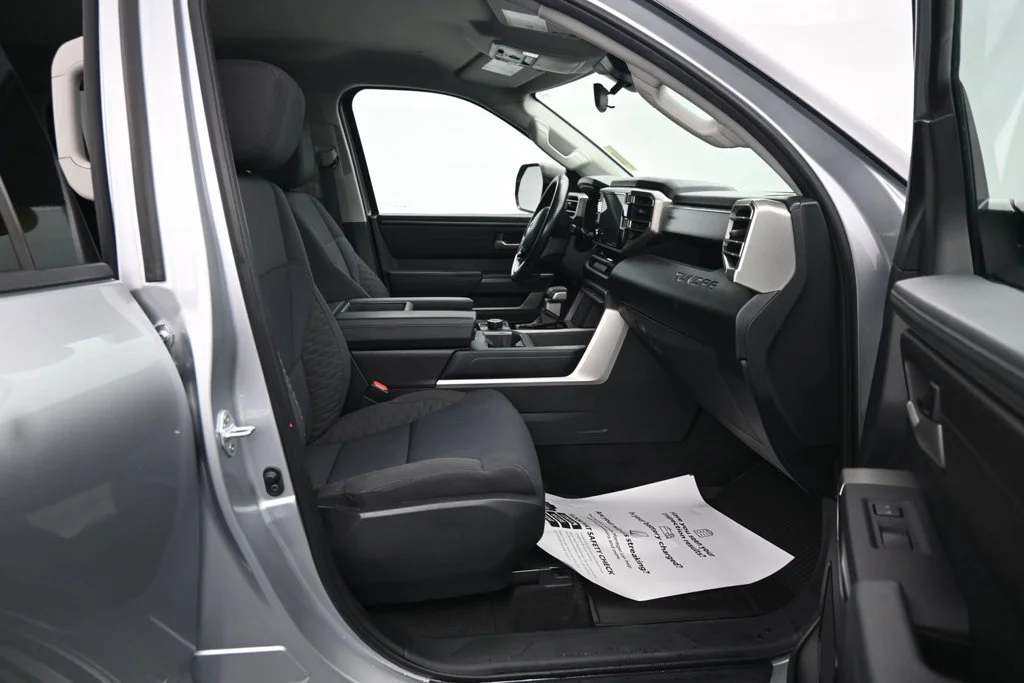 Used 2022 Silver Toyota SR5 image 12