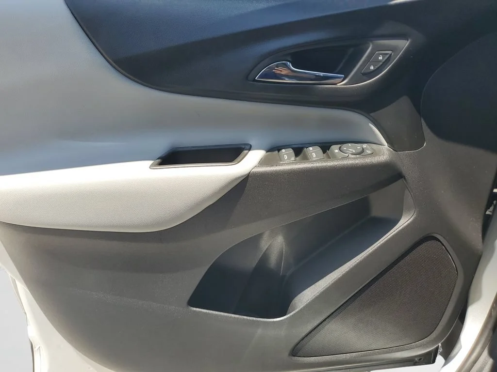 Used 2020 SILVER ICE METALLIC Chevrolet LT image 18