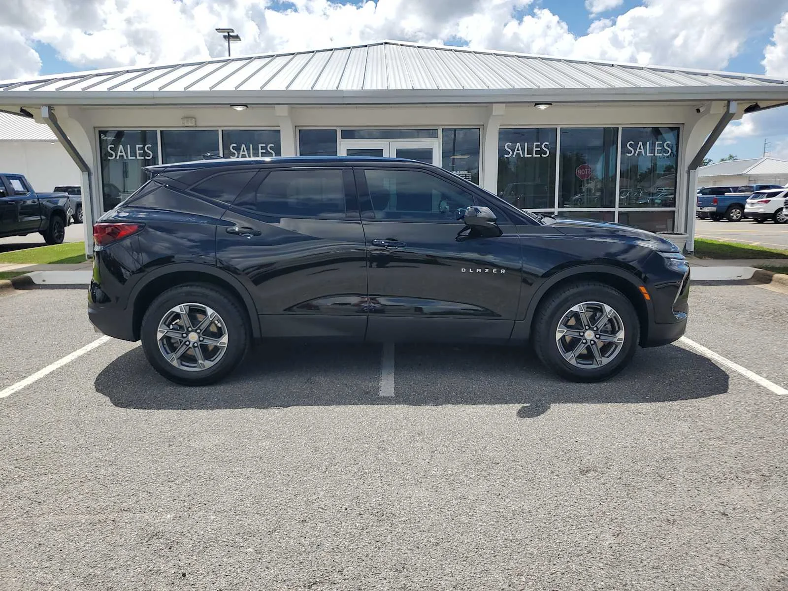 Used 2023 BLACK Chevrolet LT image 8